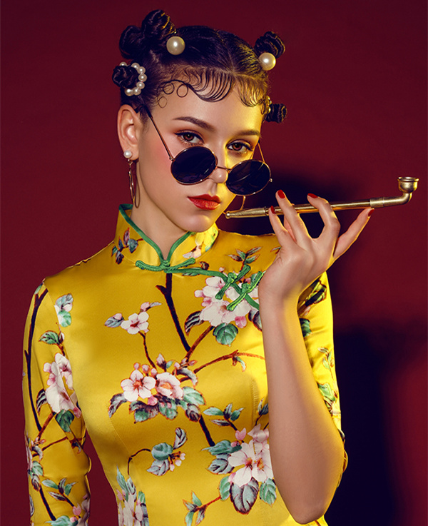 中式6号-作品名称：琉珠荧蝶-成都现代人物形象设计创意课程秋季一班-作者：孙丽萍     冯丽霞    李玉杰       杨梦婷    王小辰.jpg