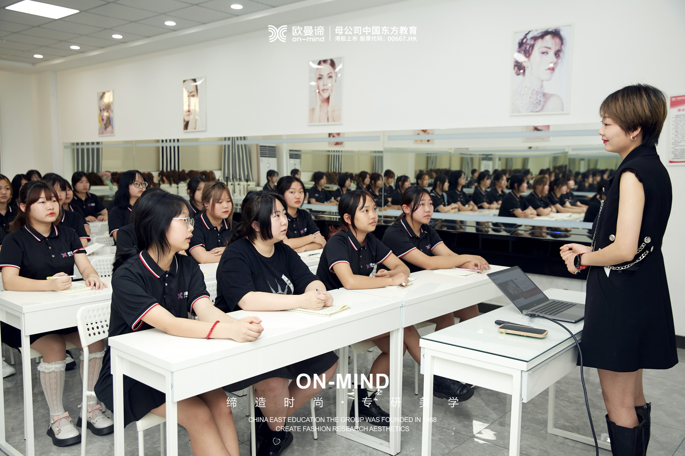 怎么学习化妆技术，去化妆学校好不好？